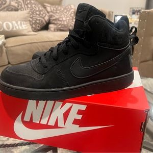 Nike court borough mid 2